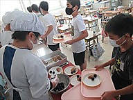 給食に巨峰