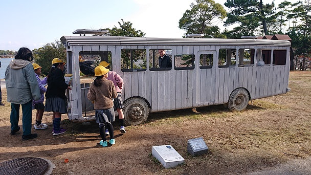 野外彫刻鑑賞（3・4年）.jpg