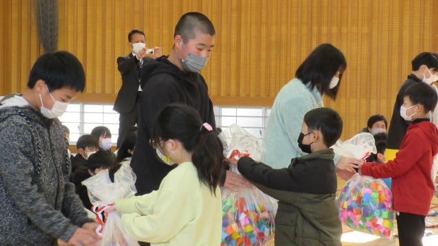 心温まる「6年生を送る会」でした!!