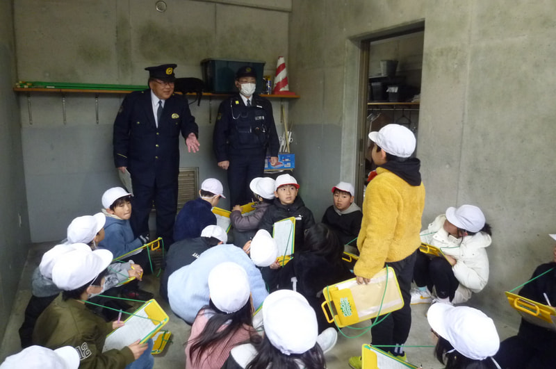 東岐波交番の見学(3年生)