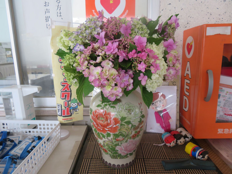 地域の方からお花のプレゼント