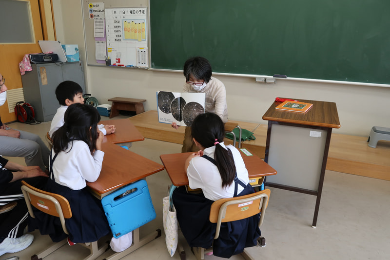 読み聞かせを行いました