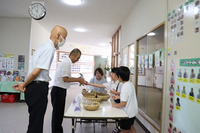 小さな八百屋さんが開店しました