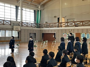 卒業式の予行練習を行いました!