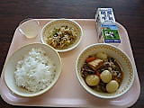 給食に