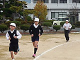 校内持久走大会は4つの部に分かれます!