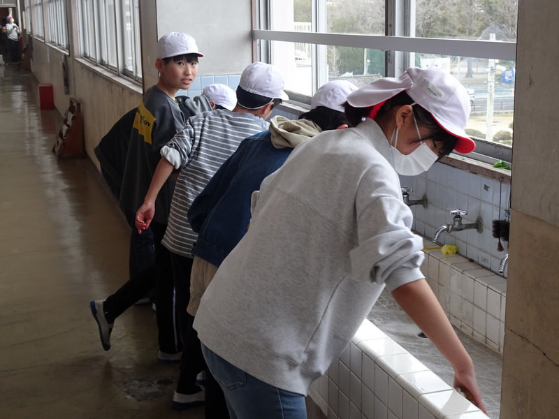 お世話になった学校へ