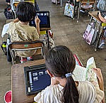 琴芝小の授業のひとこま(一人1台タブレット端末活用)