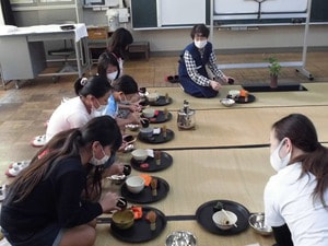クラブ活動でも地域ボランティア再開(茶道部)