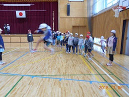 縦割り班でなわとび大会