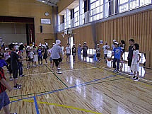 縦割り班で「なわとび大会」
