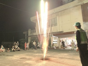 琴芝子ども花火遊び