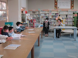 放課後教室で手話の勉強
