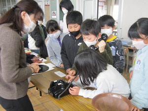 社会科「昔のくらし」出前授業(3年)