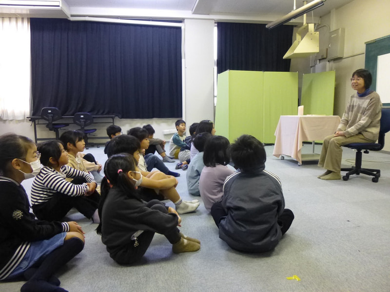 「おはなし会」が行われています。