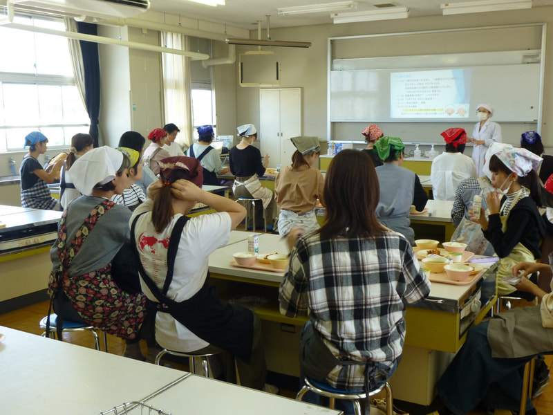 給食試食会が行われました