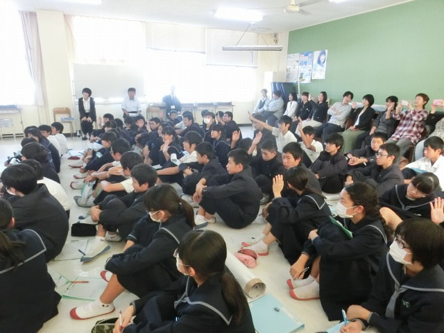 10/19 2年生職場体験学習報告会を行いました