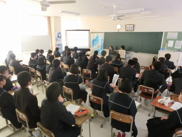 12/13 租税教室を行いました
