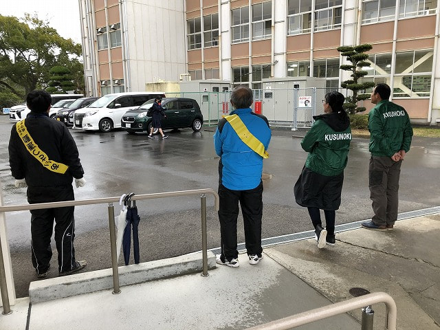 2/17 PTAあいさつ運動がはじまりました
