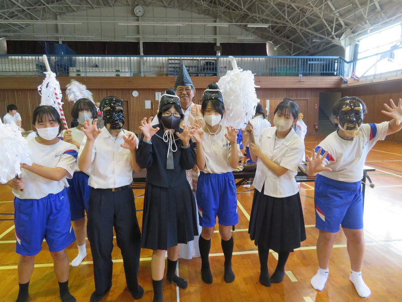 10月10日(木) 岩戸神楽舞体験授業