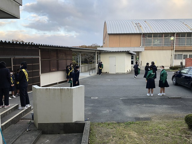 12/15 生徒会 朝のあいさつ運動