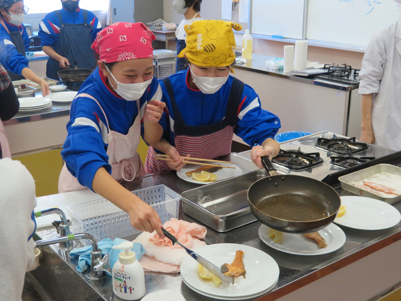 11月28日(木) 1年生:調理実習(家庭科)