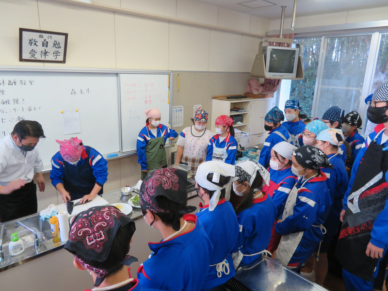 1月23日(木) 2年生:ものづくり教室(魚料理)