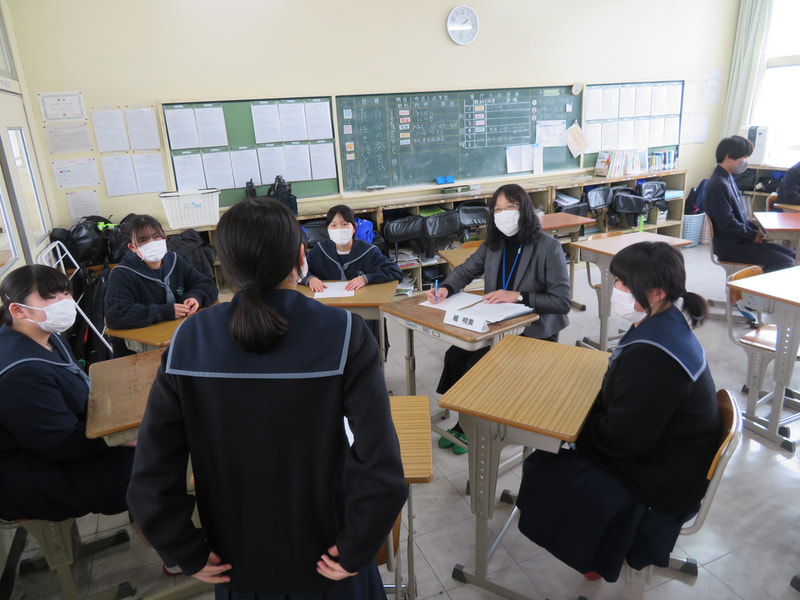 2月28日(金) 2年生:学校運営協議会の方との熟議