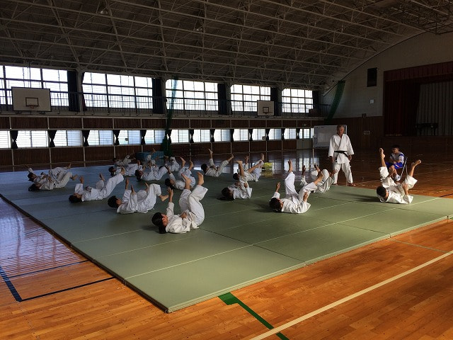 10/11 授業で柔道に取り組んでいます
