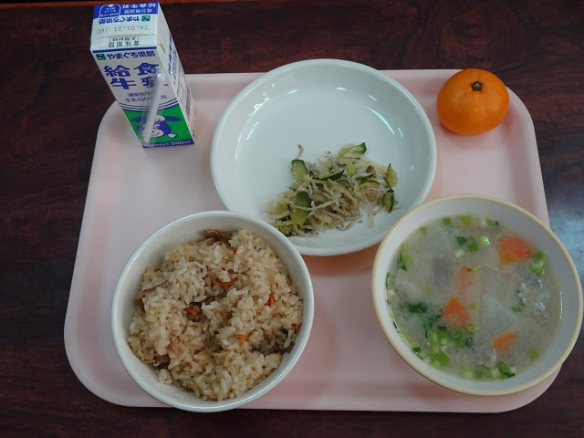 収穫したもち米が給食に