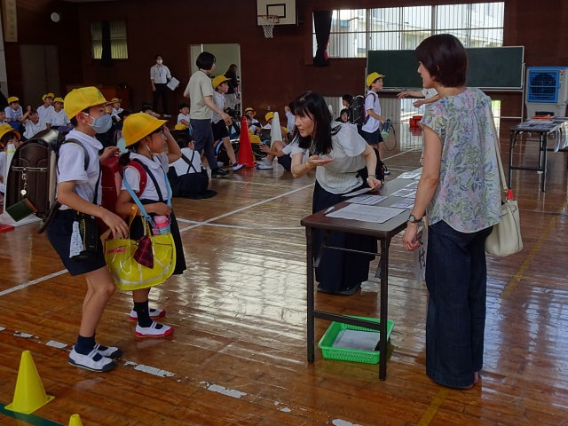 厚東川中学校区4校合同引き渡し訓練