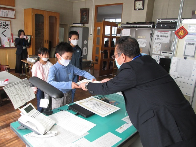 2012084.JPG