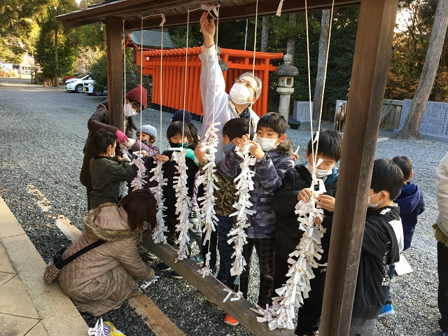 神様も喜んだ!! 三世代交流清掃奉仕作業