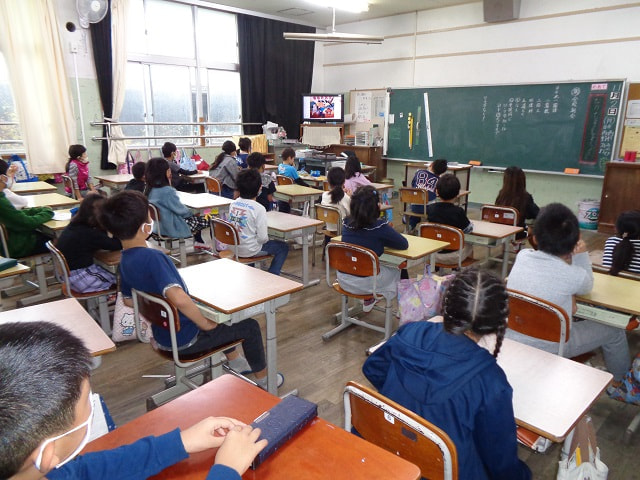 11月全校朝会 「読書のすすめ」と「桃太郎の3つの力」