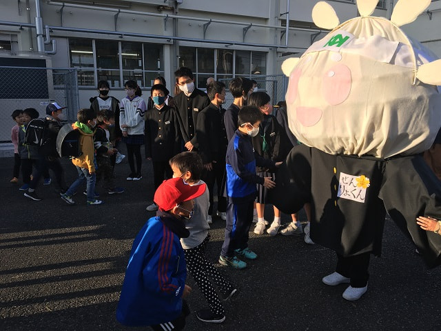 小・中合同あいさつ運動実施!!