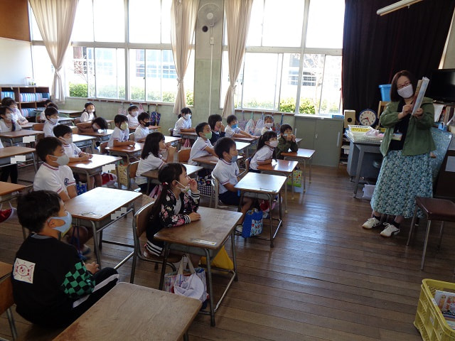 朝の読み聞かせ クスクス再開!!