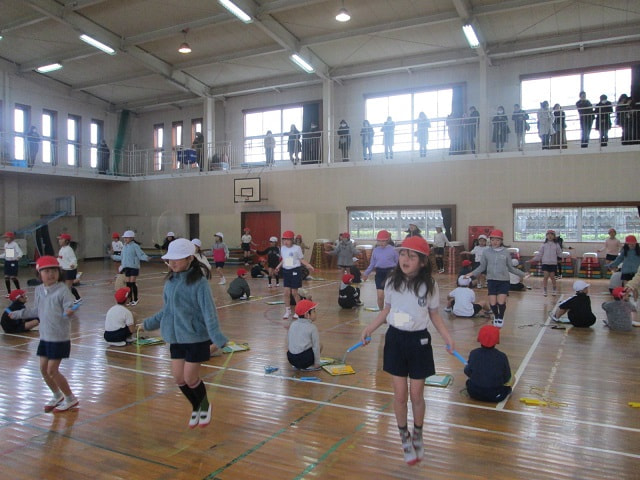 たくさんの応援に感謝!! 2年縄跳び大会
