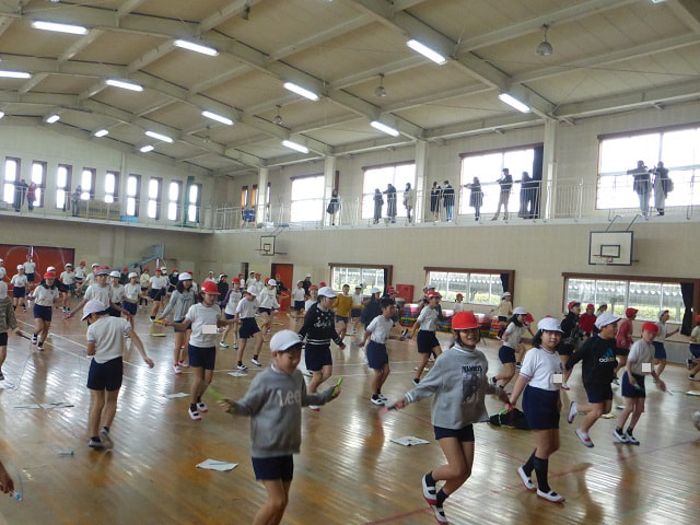 練習の成果を発揮した5年縄跳び大会