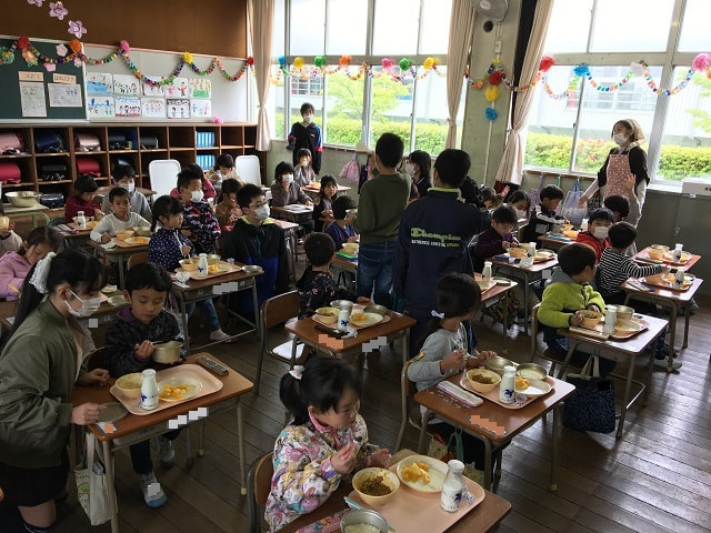 初めての給食 美味しかったよ!!