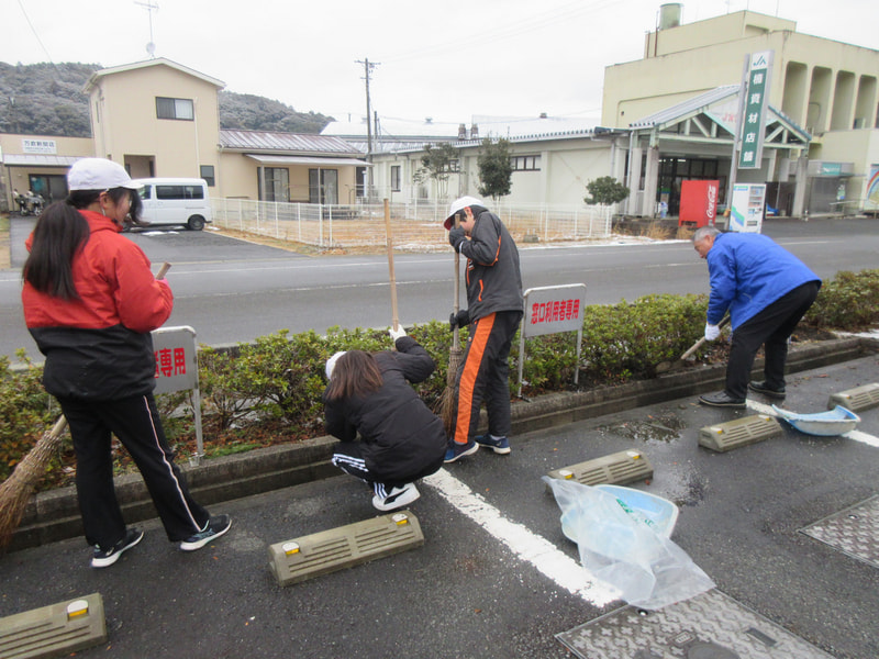 2月10日(月) 卒業プロジェクト!!《ふれあいセンター花壇の美化活動》