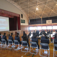 3月17日(月) さぁ、次のステージへ!! ~卒業生が楠中学校の仮入学に出席しました~
