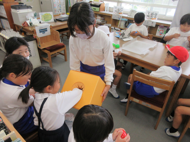 10月21日(月) 図書・放送委員会企画「読書ガチャ」開催!!