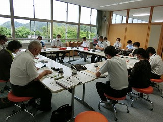 学校運営協議会を開催しました