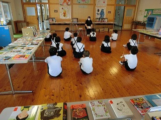 全校 選書会