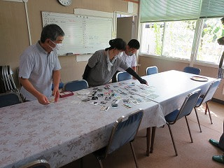 「ふるさと万倉かるた」贈呈式