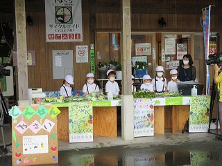 1・2年生 「1・2年やおや」こもれびの郷にオープン