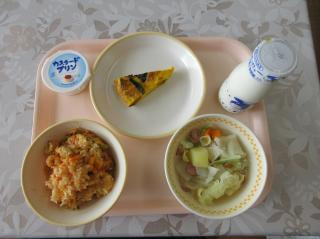 給食にスペインの料理が登場