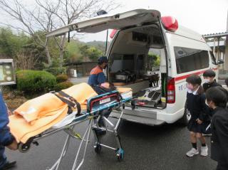 3年 救急車・消防自動車見学
