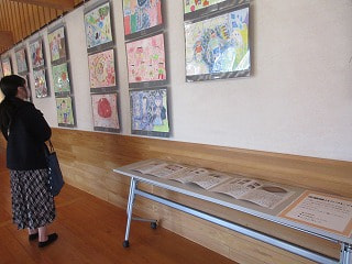 4年生 赤間硯リーフレットの展示inこもれびの郷