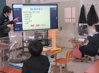 全校 机用ガードを活用してコロナ対策
